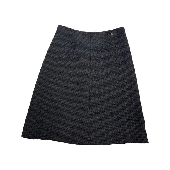 Chanel 2002 Autumn collection full suit with crystal details. Stunning! - Picture 2 of 16